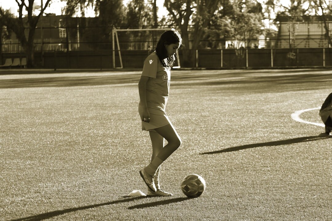 pele playing soccer